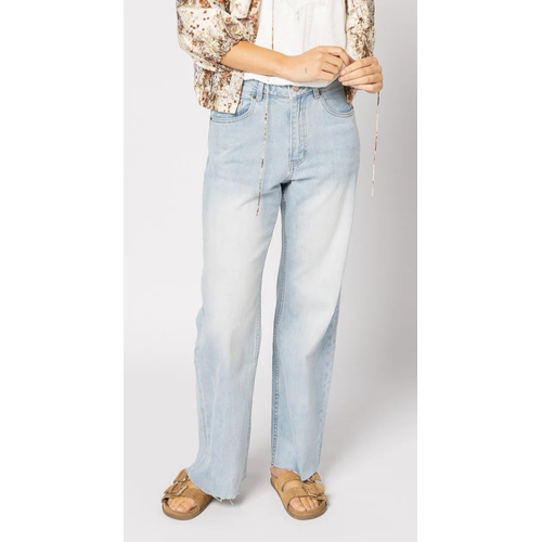 Drama Case Jean Raw Hem