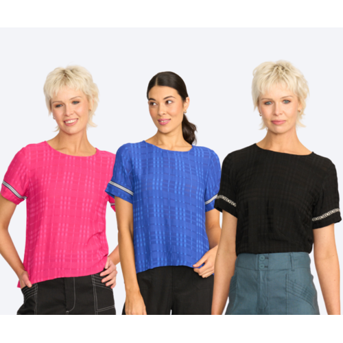 Oh Three Rib Trim Step Hem Top
