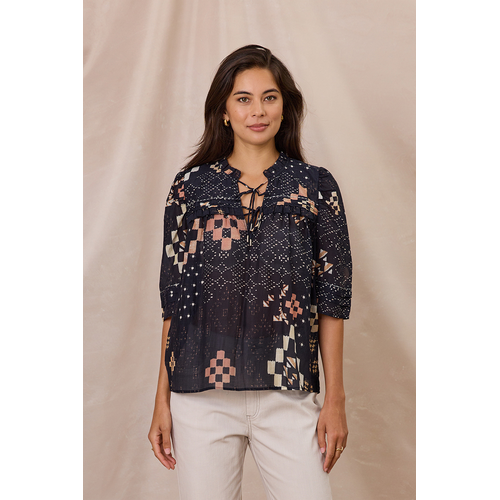 Design Nation Stash Top