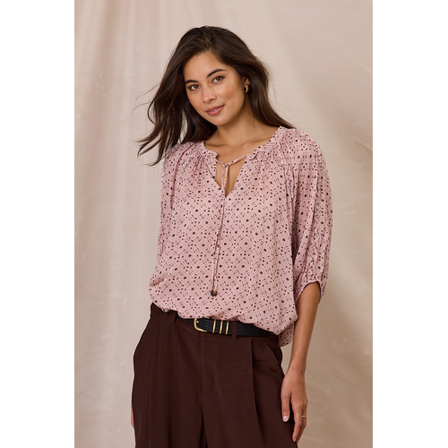 Design Nation Silhoutte Blouse